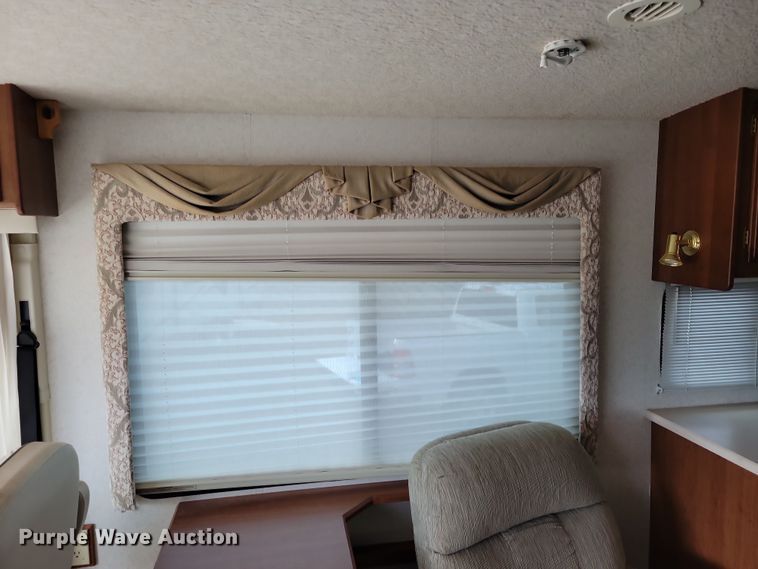 image for item NB9842 2002 Winnebego Journey DL RV