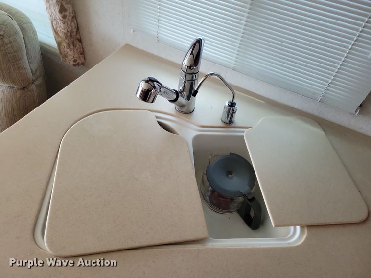 image for item NB9842 2002 Winnebego Journey DL RV