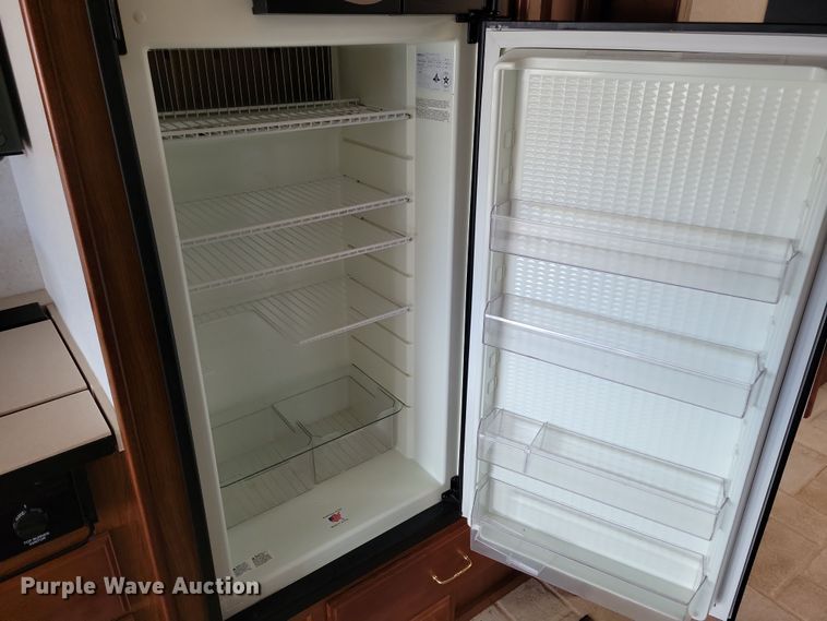 image for item NB9842 2002 Winnebego Journey DL RV