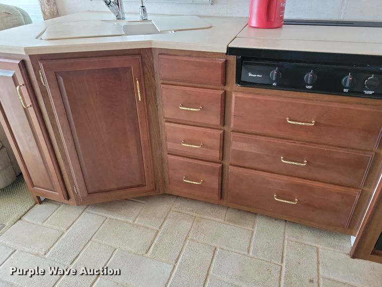 image for item NB9842 2002 Winnebego Journey DL RV