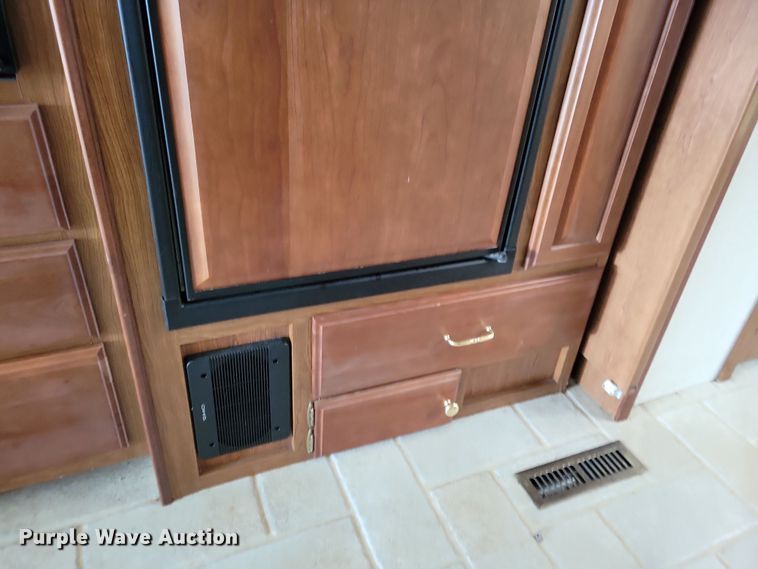 image for item NB9842 2002 Winnebego Journey DL RV