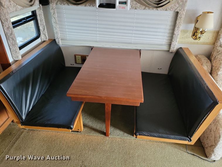 image for item NB9842 2002 Winnebego Journey DL RV