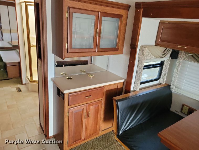 image for item NB9842 2002 Winnebego Journey DL RV