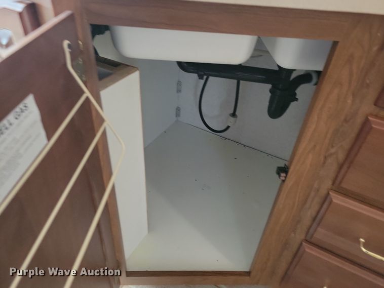 image for item NB9842 2002 Winnebego Journey DL RV