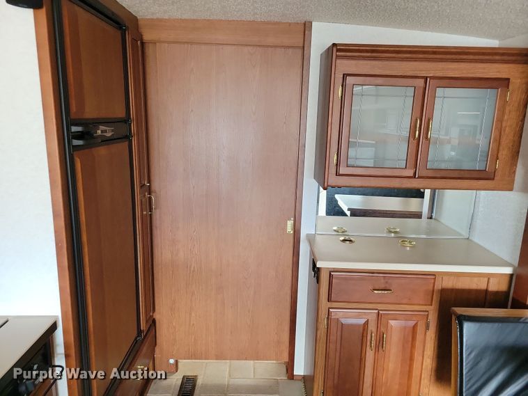 image for item NB9842 2002 Winnebego Journey DL RV