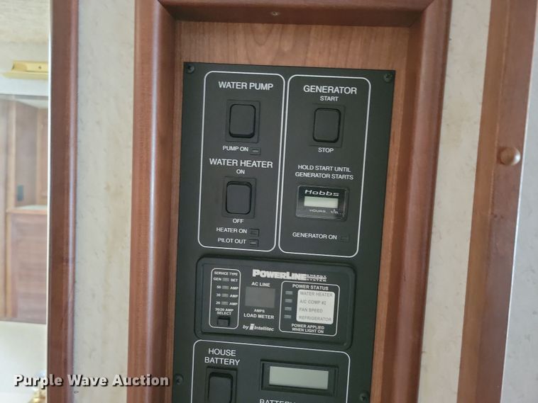 image for item NB9842 2002 Winnebego Journey DL RV