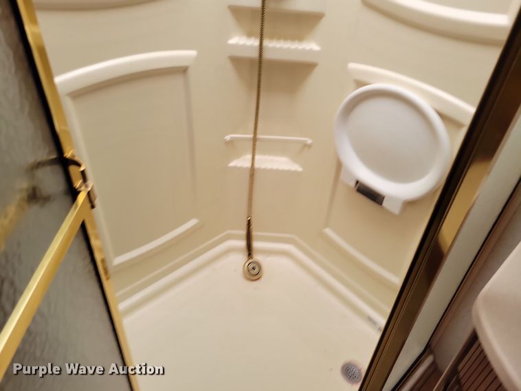 image for item NB9842 2002 Winnebego Journey DL RV