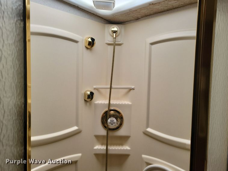 image for item NB9842 2002 Winnebego Journey DL RV