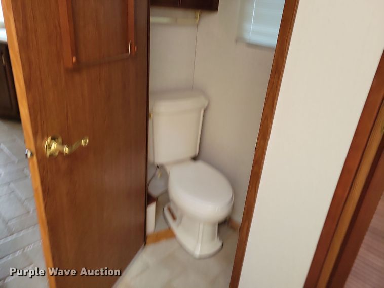 image for item NB9842 2002 Winnebego Journey DL RV