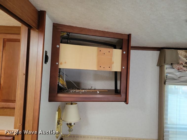 image for item NB9842 2002 Winnebego Journey DL RV