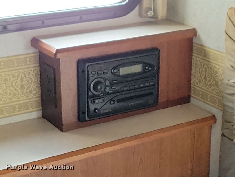 image for item NB9842 2002 Winnebego Journey DL RV