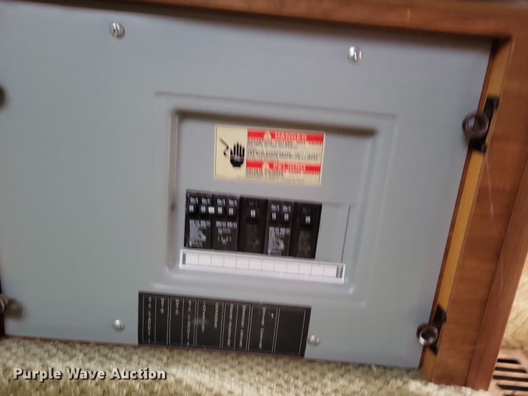 image for item NB9842 2002 Winnebego Journey DL RV