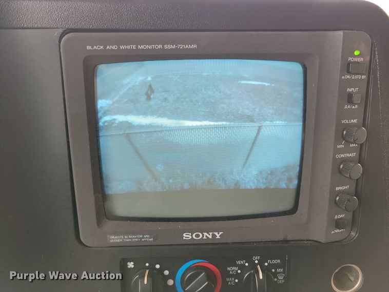 image for item NB9842 2002 Winnebego Journey DL RV