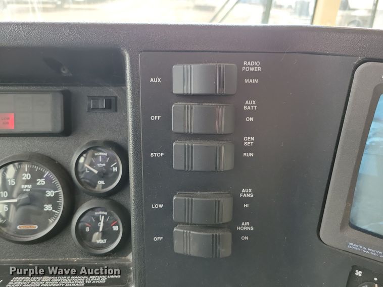 image for item NB9842 2002 Winnebego Journey DL RV