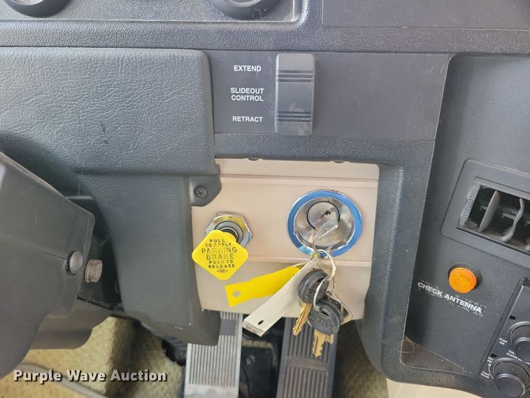 image for item NB9842 2002 Winnebego Journey DL RV