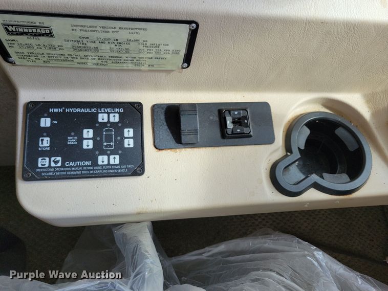 image for item NB9842 2002 Winnebego Journey DL RV