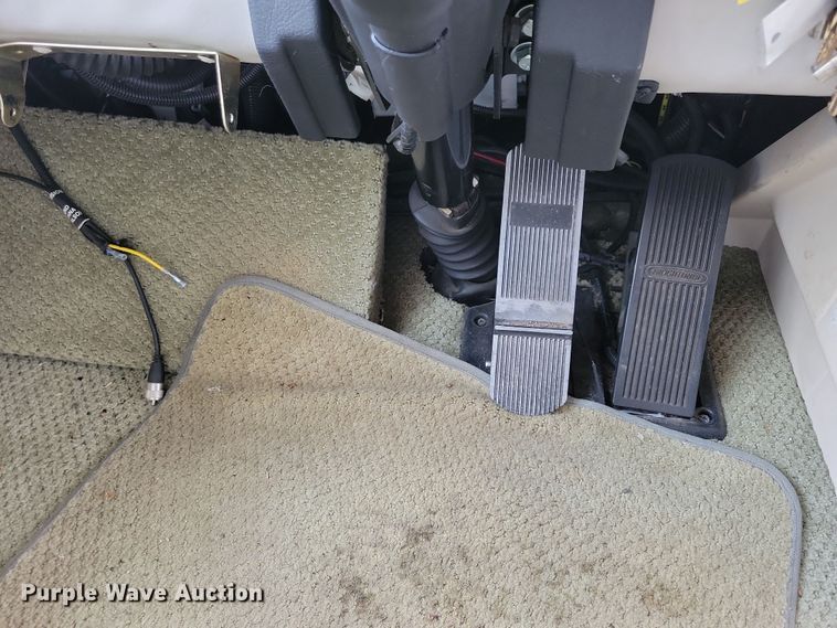 image for item NB9842 2002 Winnebego Journey DL RV