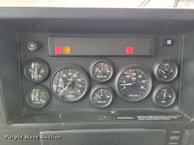 image for item NB9842 2002 Winnebego Journey DL RV