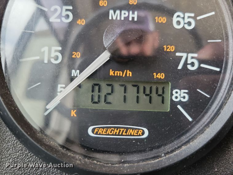 image for item NB9842 2002 Winnebego Journey DL RV