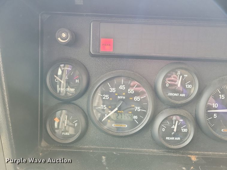 image for item NB9842 2002 Winnebego Journey DL RV