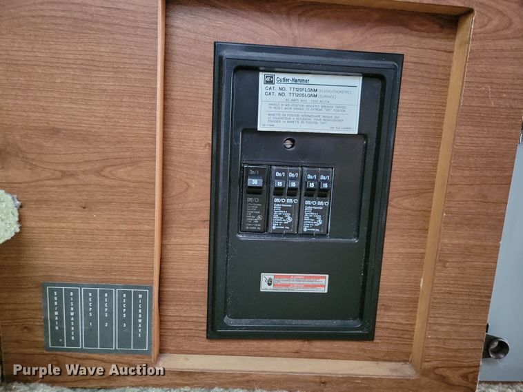 image for item NB9842 2002 Winnebego Journey DL RV