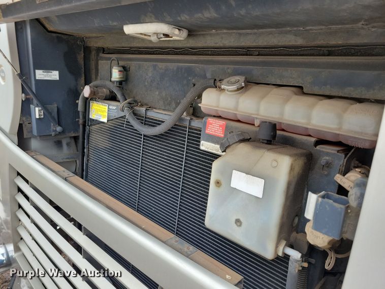 image for item NB9842 2002 Winnebego Journey DL RV