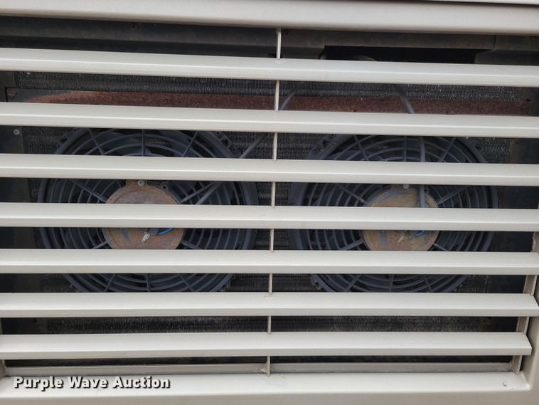 image for item NB9842 2002 Winnebego Journey DL RV