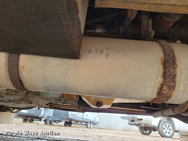 image for item NB9842 2002 Winnebego Journey DL RV