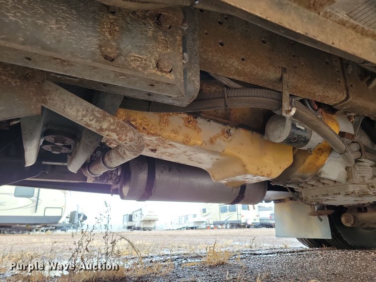 image for item NB9842 2002 Winnebego Journey DL RV