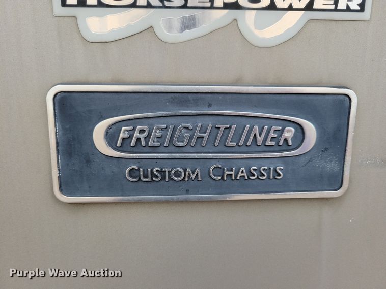 image for item NB9842 2002 Winnebego Journey DL RV