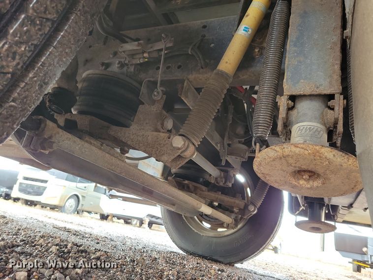 image for item NB9842 2002 Winnebego Journey DL RV