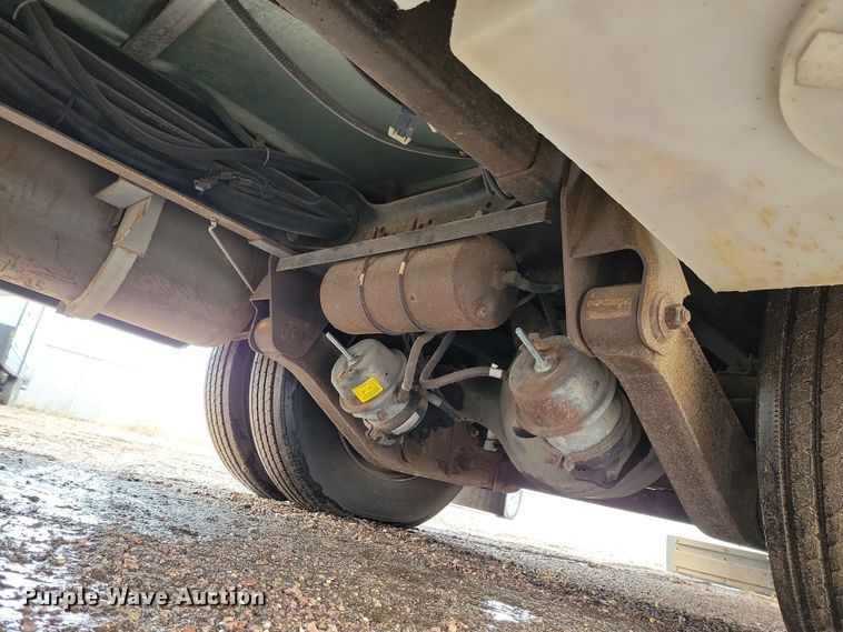 image for item NB9842 2002 Winnebego Journey DL RV