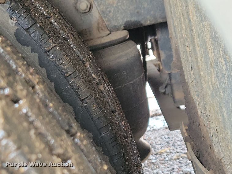 image for item NB9842 2002 Winnebego Journey DL RV