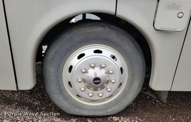 image for item NB9842 2002 Winnebego Journey DL RV