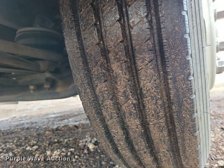 image for item NB9842 2002 Winnebego Journey DL RV