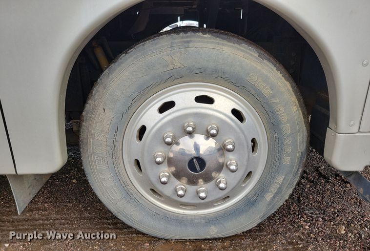 image for item NB9842 2002 Winnebego Journey DL RV