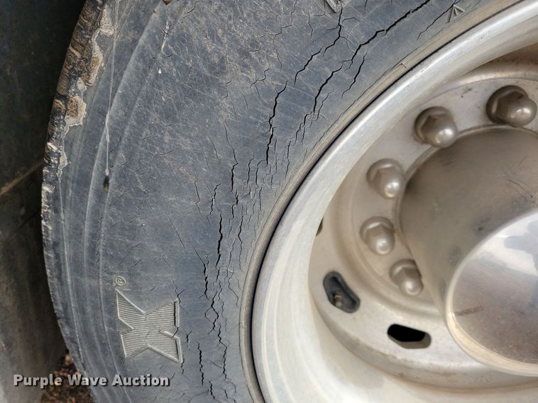 image for item NB9842 2002 Winnebego Journey DL RV