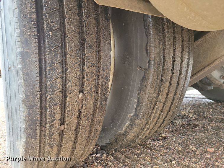 image for item NB9842 2002 Winnebego Journey DL RV