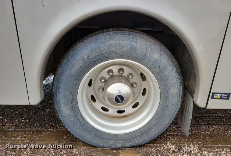 image for item NB9842 2002 Winnebego Journey DL RV