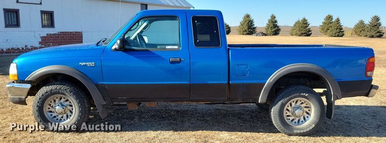image for item NB9856 1998 Ford Ranger XLT SuperCab pickup truck