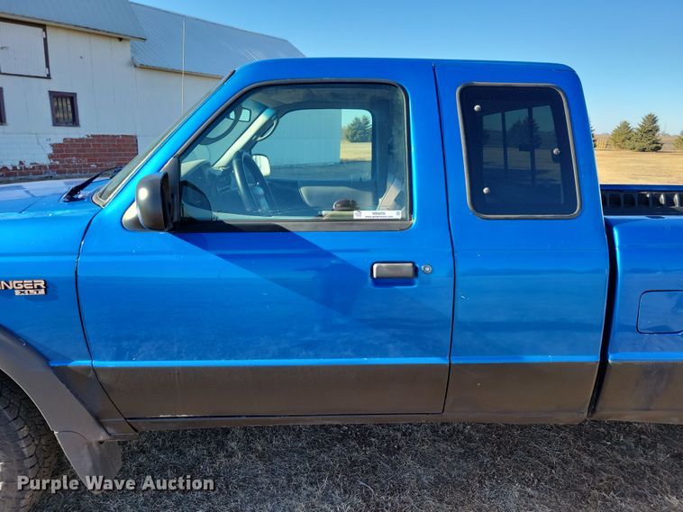 image for item NB9856 1998 Ford Ranger XLT SuperCab pickup truck
