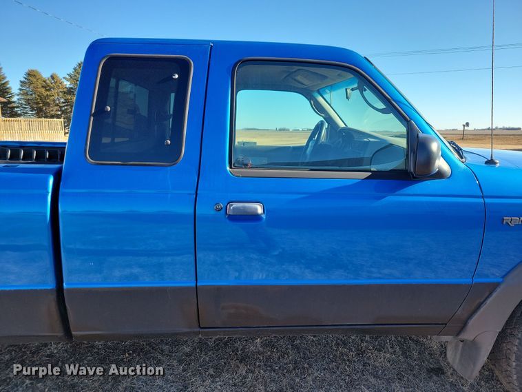 image for item NB9856 1998 Ford Ranger XLT SuperCab pickup truck