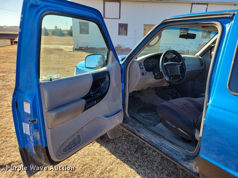image for item NB9856 1998 Ford Ranger XLT SuperCab pickup truck