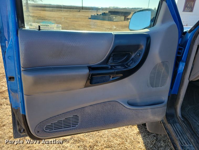 image for item NB9856 1998 Ford Ranger XLT SuperCab pickup truck