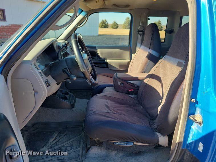 image for item NB9856 1998 Ford Ranger XLT SuperCab pickup truck