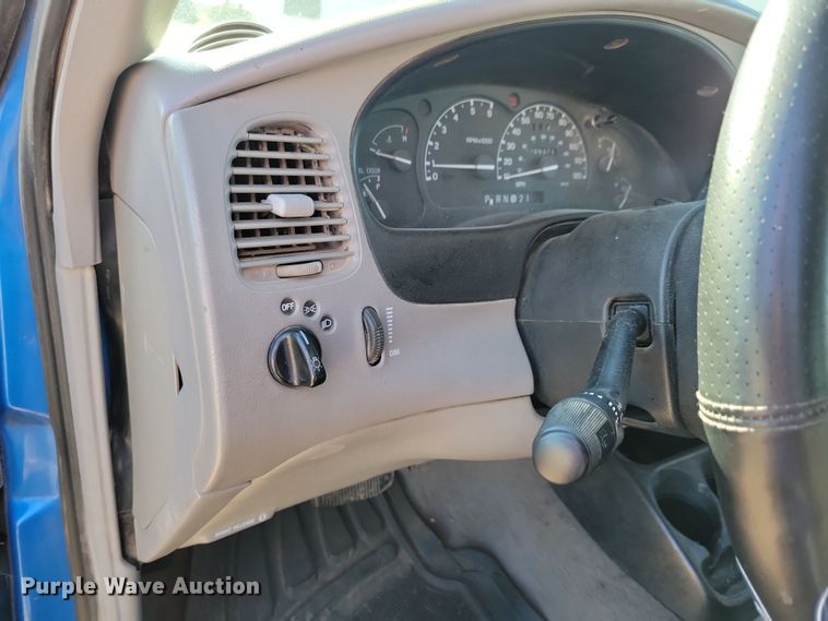 image for item NB9856 1998 Ford Ranger XLT SuperCab pickup truck