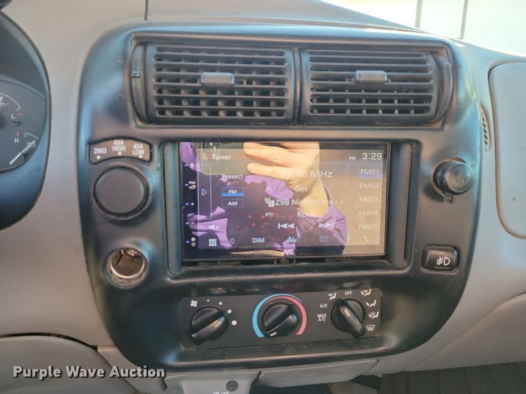 image for item NB9856 1998 Ford Ranger XLT SuperCab pickup truck