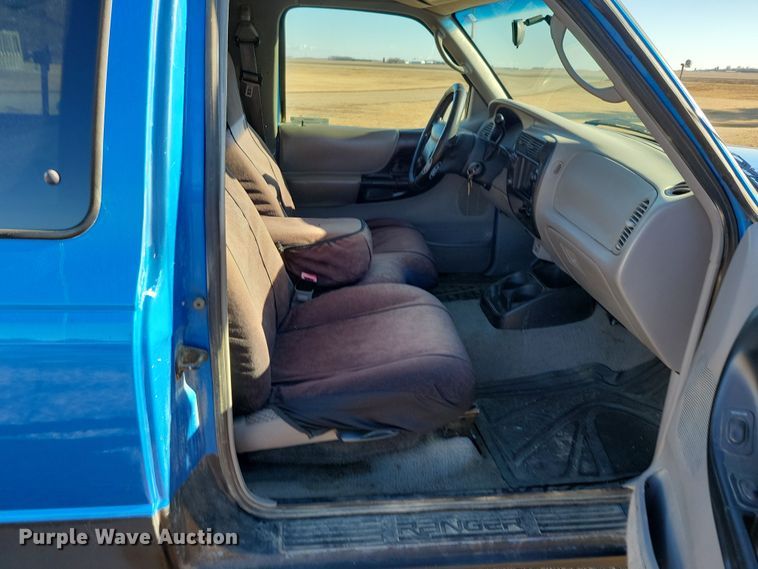 image for item NB9856 1998 Ford Ranger XLT SuperCab pickup truck