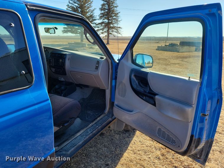 image for item NB9856 1998 Ford Ranger XLT SuperCab pickup truck