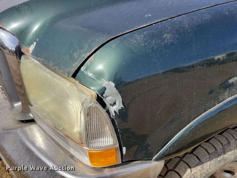 image for item NB9874 2002 Ford F250 Super Duty Crew Cab pickup truck